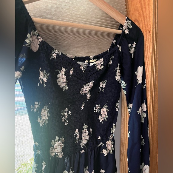 Hollister floral romper - Picture 2 of 4